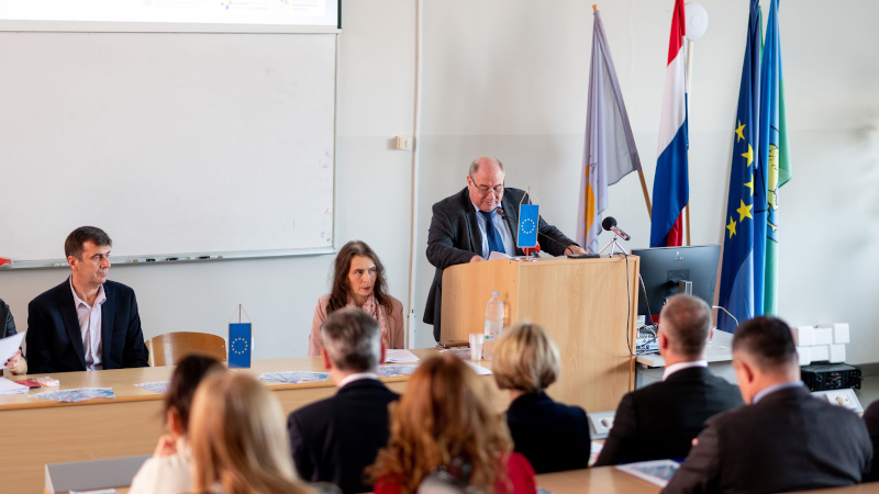 Na početnoj konferenciji predstavljen...